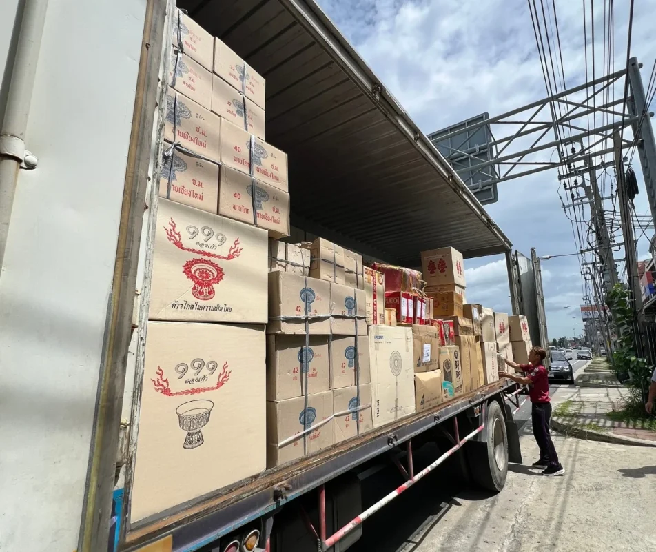 รถขนส่งสินค้าสังฆภัณฑ์ราคาส่งจากนวรัตน์สังฆภัณฑ์ จัดส่งทั่วประเทศ