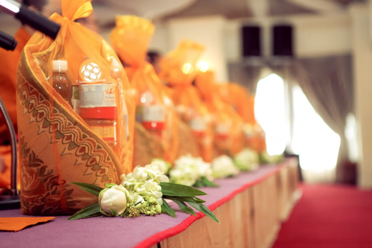 คำถวายสังฆทาน บทสวดและขั้นตอนการถวายที่ถูกต้อง