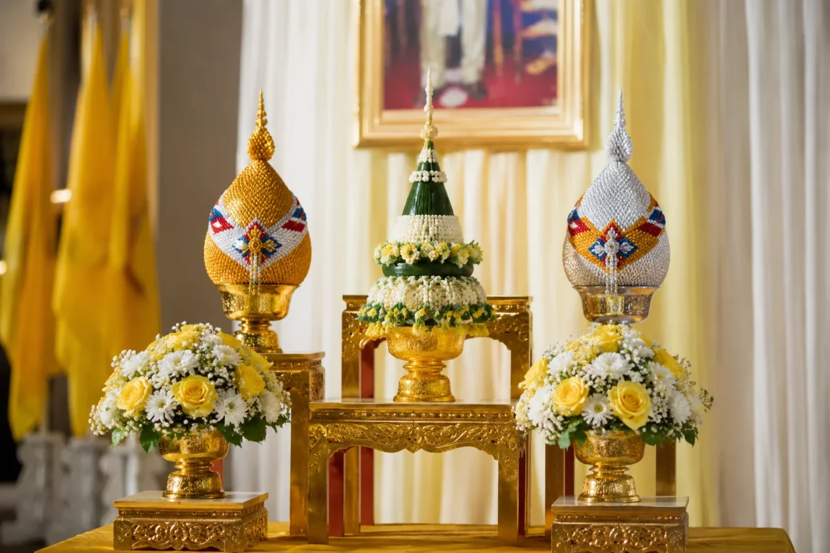 การจัดชุดถวายพระพร ต้องเตรียมอะไรบ้าง จัดอย่างไรให้เหมาะสม?