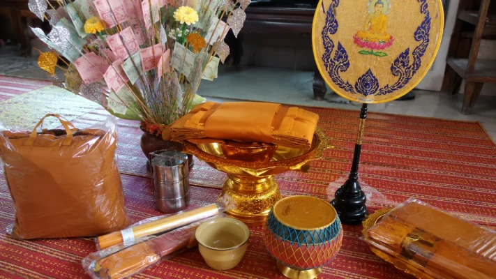 กฐินกับผ้าป่าต่างกันอย่างไร? เข้าใจความหมายก่อนเตรียมของทําบุญ